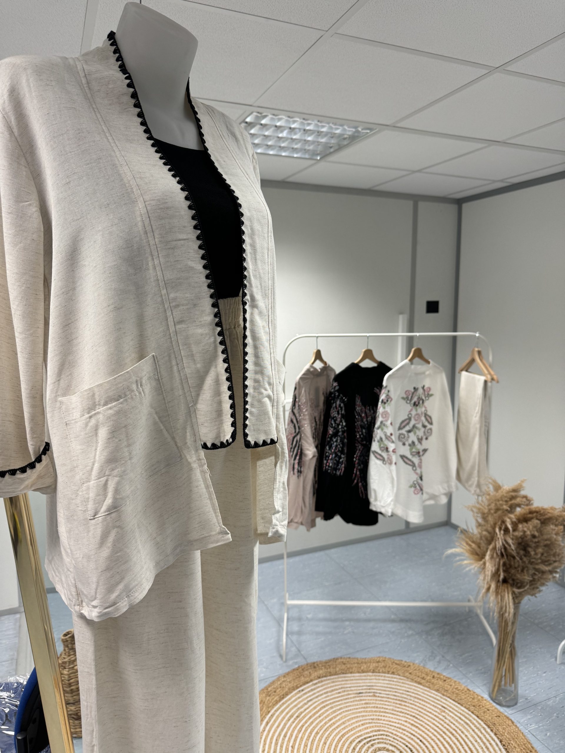 Ensemble Beige Brodé – Image 2