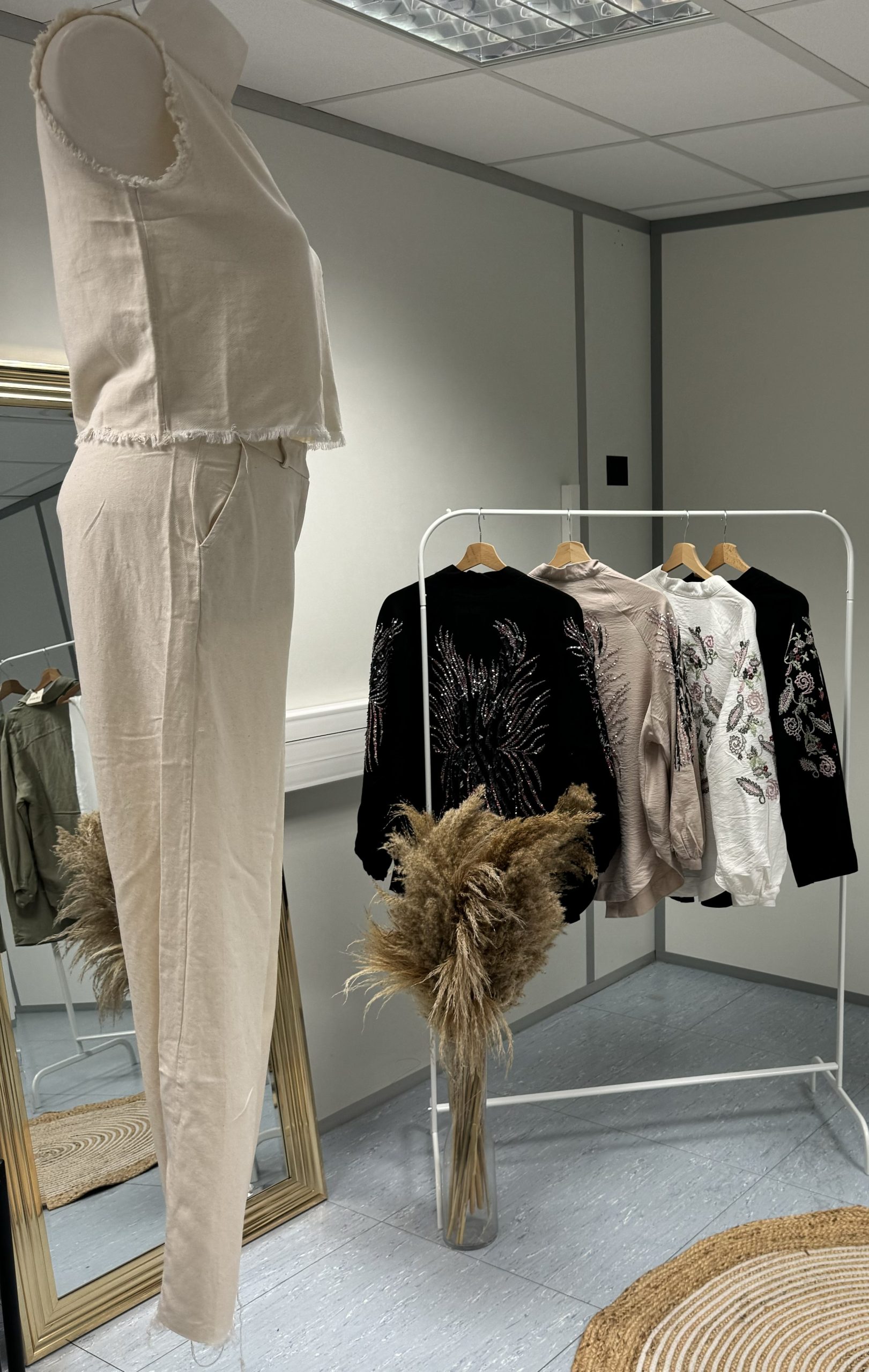 Ensemble Beige Sans Manche – Image 2
